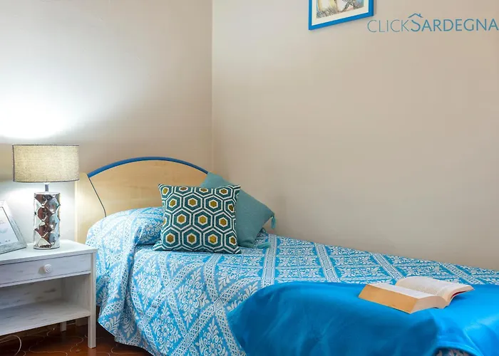 Angela Con Giardino Vicino Al Mare